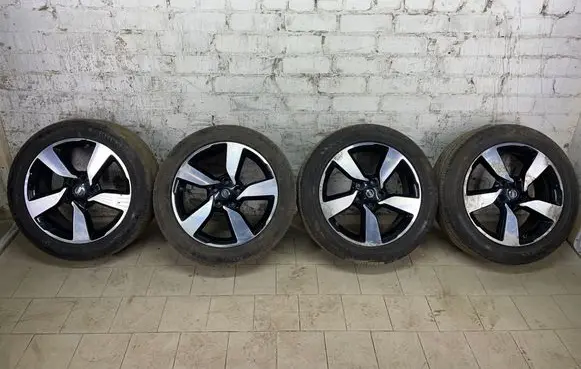 Nissan Qashqai R18 alloy rim 