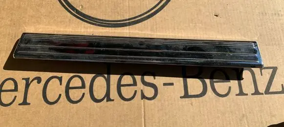 Mercedes-Benz S W220 Front sill trim cover A2206805535