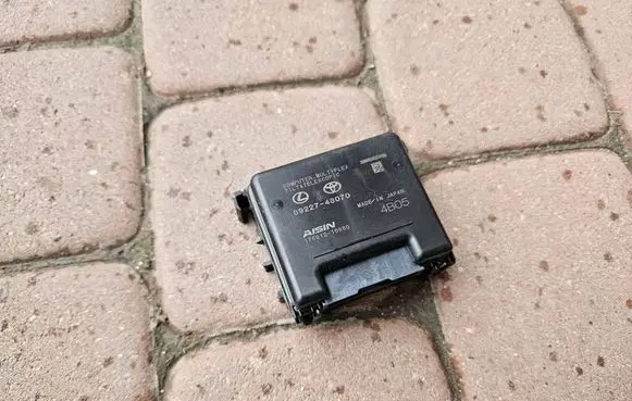 Toyota Camry VIII XV70 Central body control module 89227-48070-