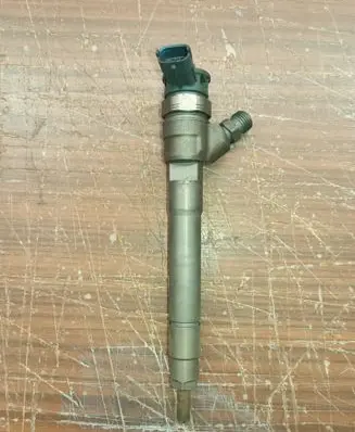 Renault Trafic III (X82) Fuel injector 0445110414