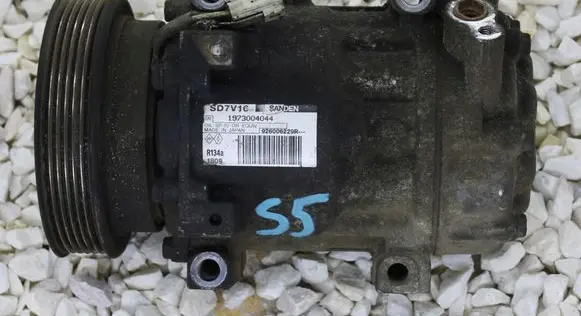 Dacia Sandero Air conditioning (A/C) compressor (pump) 926006229R