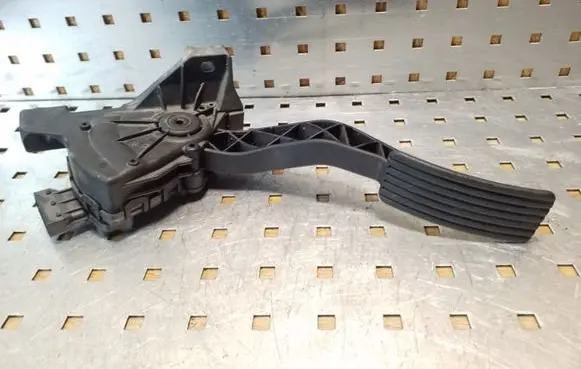 Mitsubishi Colt Accelerator throttle pedal A4543000304