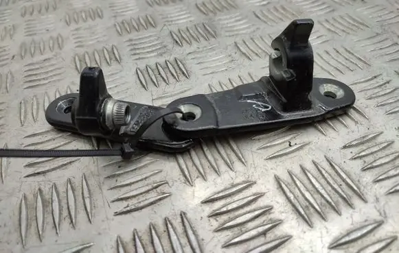 Mercedes-Benz A W176 Front door upper hinge