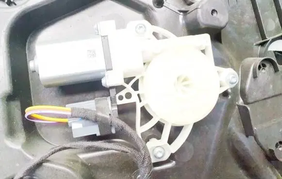 Rear door window regulator motor