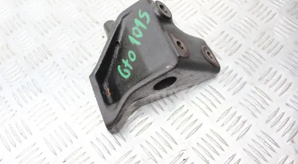 Mitsubishi 3000 GT Engine mounting bracket