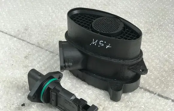 BMW 5 E39 Mass air flow meter 0928400468 7787076 00C262029