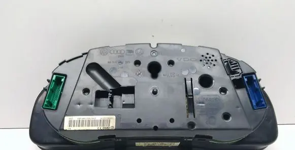 Volkswagen PASSAT B5.5 Speedometer (instrument cluster) 3B0920847A