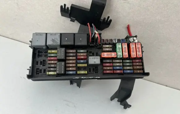 Mercedes-Benz R W251 Fuse module A1645402372 5072426 YAP27237
