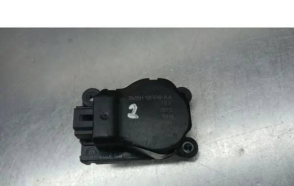 Ford Focus C-MAX Coolant heater control valve 3M5H19E616AA