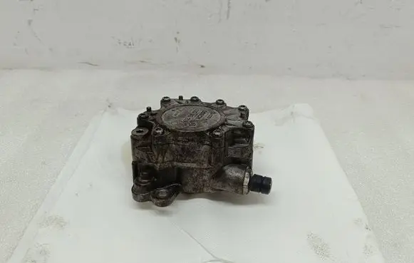 Volkswagen PASSAT B6 Vacuum pump 03G145209