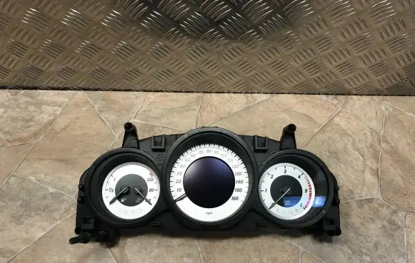 Mercedes-Benz C W204 Speedometer (instrument cluster) A2049004408