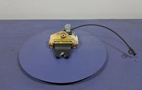 Volvo S60 Tailgate/trunk/boot lock/catch/latch 8679694