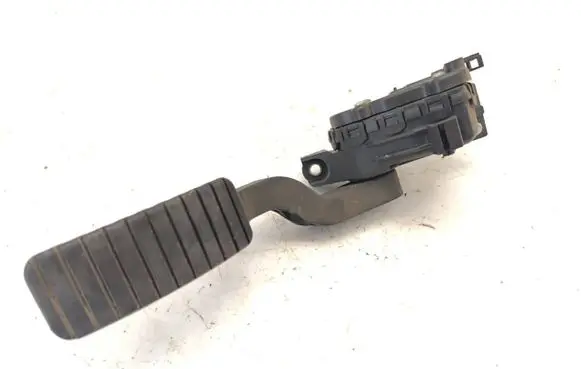 Accelerator throttle pedal