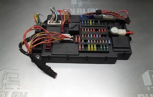 Mini One - Cooper Coupe R56 Fuse module 519318117 3453737 05339950