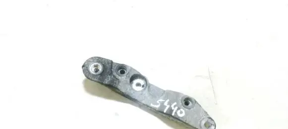 Land Rover Discovery 3 - LR3 Engine mounting bracket