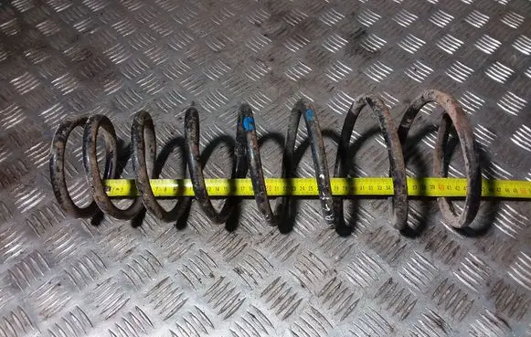 Toyota Avensis T220 Rear coil spring