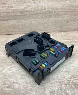 Peugeot 407 Fuse module 9655708480 S120104600L