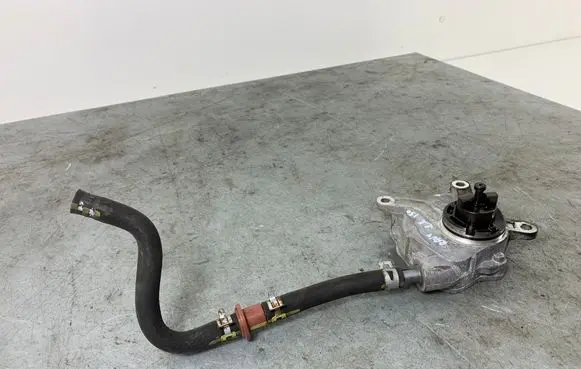 Toyota RAV 4 (XA30) Vacuum pump 11090663