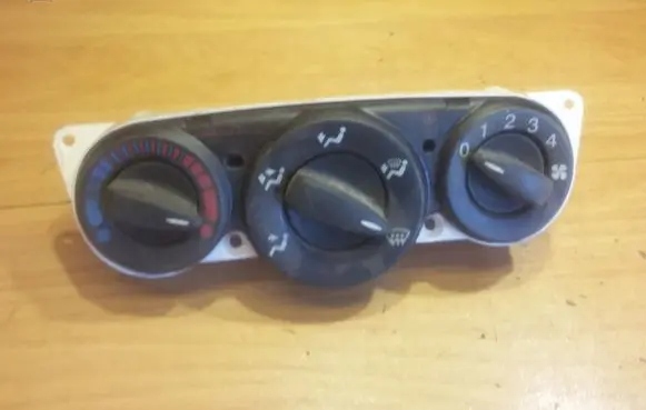 Ford Focus Climate control unit 98AB18C419AE