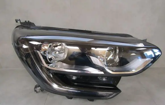 Renault Megane IV Headlight/headlamp 260100767R 90089412
