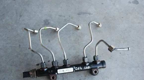 Citroen DS4 Fuel main line pipe 9684753080