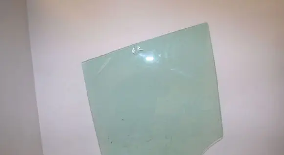 Rear door window glass