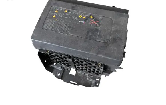 Renault Trafic III (X82) Battery box tray cover/lid 244970004R