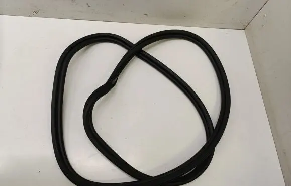 Trunk rubber seal (body)