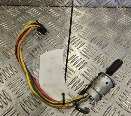 Renault Megane I Ignition lock TR014TT015