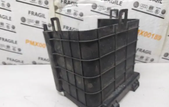 Volkswagen Touran I Battery box tray 1K0915336