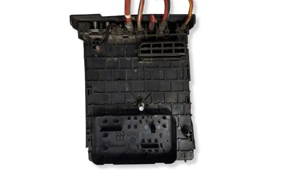 Volkswagen PASSAT B6 Fuse module 8P0937548A