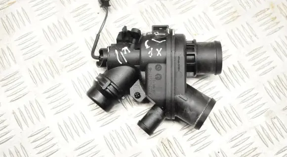 Thermostat/thermostat housing