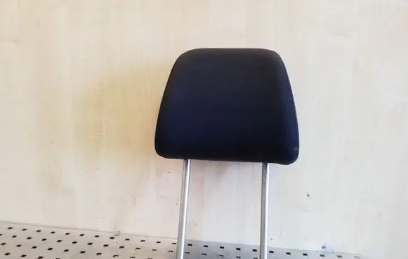 Volkswagen Tiguan Front seat headrest 