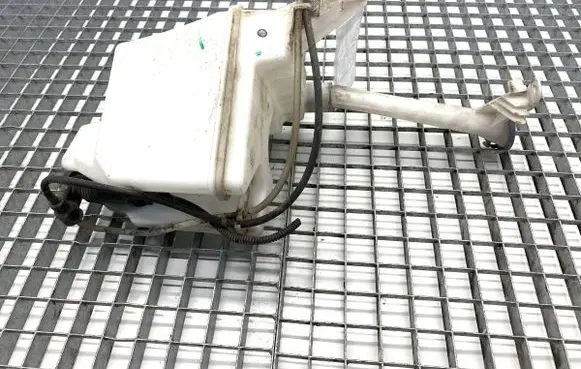 Nissan Juke I F15 Windshield washer fluid reservoir/tank 