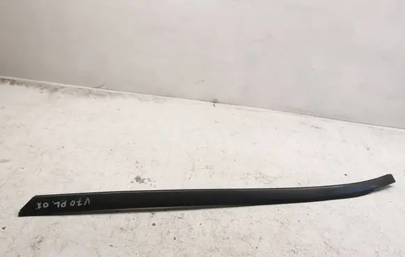 Volvo V70 Windshield trim