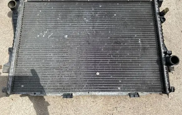 BMW 5 E39 Coolant radiator 2246012 1737812 2137710003