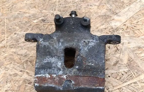 Hyundai i40 Front brake caliper 