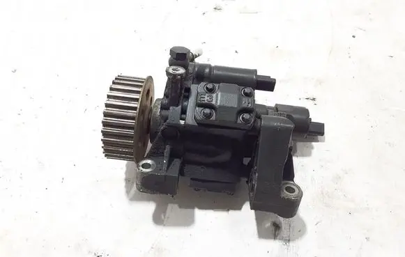 Renault Megane III Fuel injection high pressure pump 167000938R