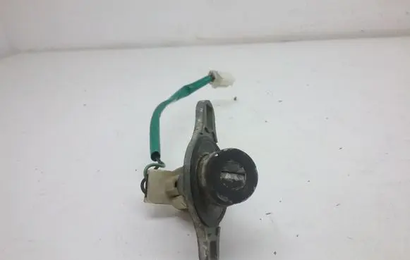 Mazda Premacy Tailgate exterior lock 0D11