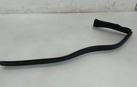 Mercedes-Benz E W212 Engine compartment rubber A2126280098