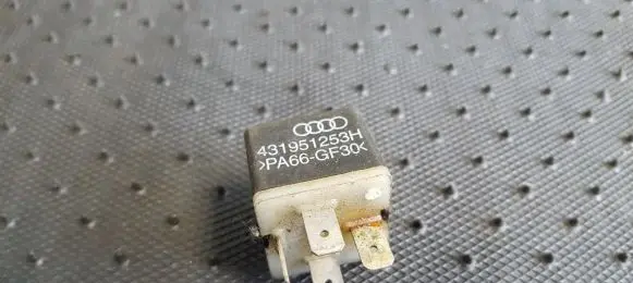 Volkswagen PASSAT B5 Other relay 431951253H