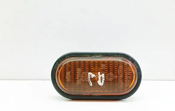 Front fender indicator light