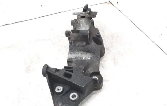 Renault Koleos I Generator/alternator bracket 8200527320C