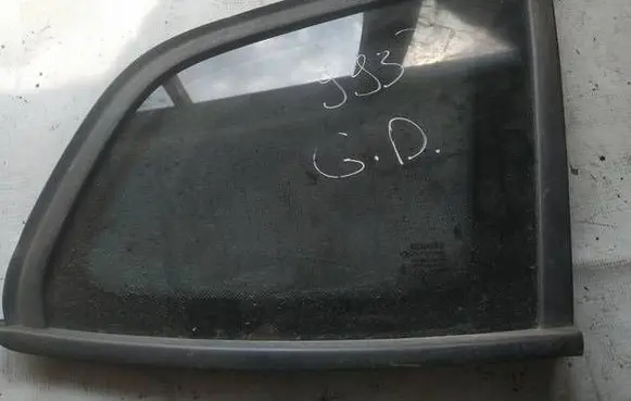 Renault Laguna III Rear side window AS2