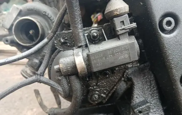 Volkswagen PASSAT B5 Turbo solenoid valve 1H0906627A