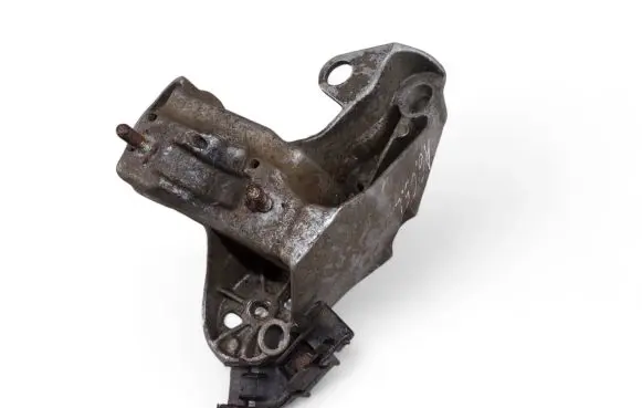 Audi A6 S6 C5 4B Engine mounting bracket 4B0199352D