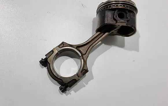 Lexus IS 200-300 Piston with connecting rod 1310146081 1320146061 1320146060
