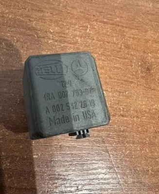 Mercedes-Benz B W245 Other relay A0025422619 D1294