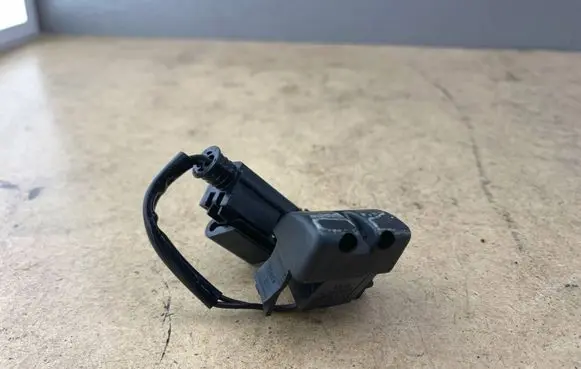 BMW 3 E46 Windshield washer spray nozzle 8374365 61668374365