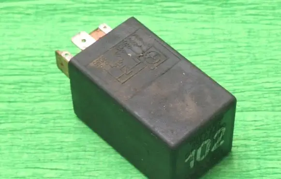 Volkswagen PASSAT B3 Other relay 1919112610